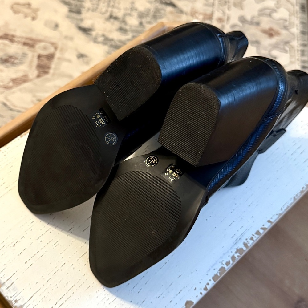 Chinese Laundry Black Bonnie Booties - Picture 10 of 12